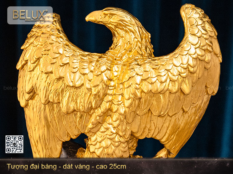 Tượng đại bàng tung cánh dát vàng cao 25cm mẫu 3